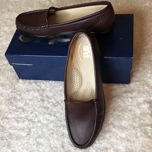 SAS Simplify Antique Wine Tripad Comfort Loafers